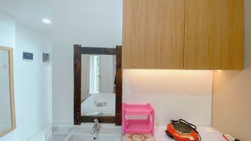 Appartamento | Cucina privata | Frigorifero, piano cottura, pentole/stoviglie/utensili