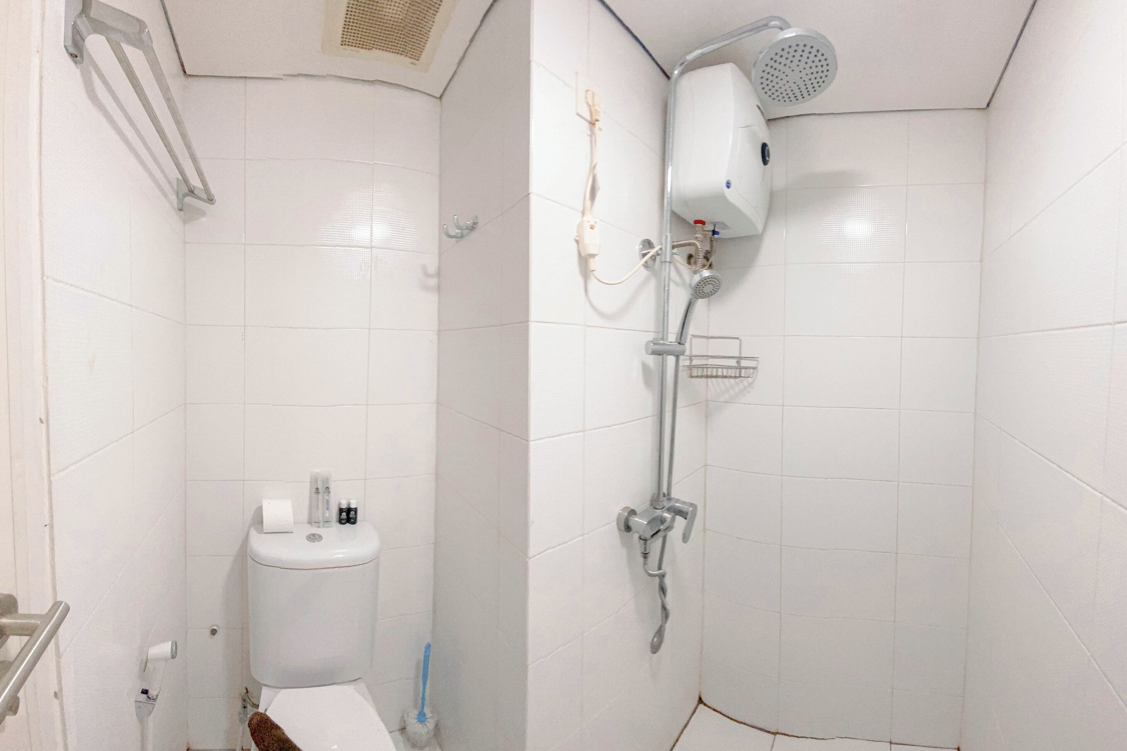 Lejlighed | Badeværelse | Bruser, gratis toiletartikler, håndklæder