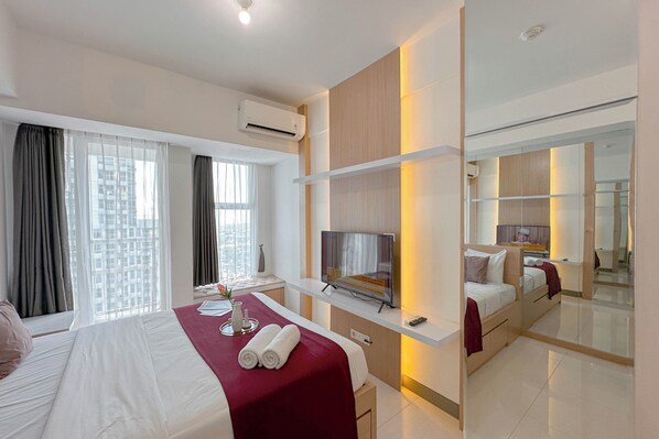 Interior - Studio (No Kitchen) At Anderson Supermall Mansion Apartment (Surabaya)