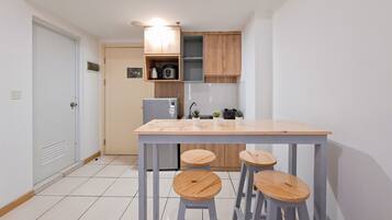 Apartment | Private kitchen | Fridge, stovetop, cookware/dishes/utensils