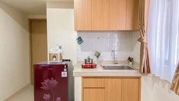 Apartment | Eigene Küche | Kühlschrank, Herdplatte, Kochgeschirr/Geschirr/Besteck