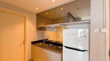 Apartment | Eigene Küche | Kühlschrank, Herdplatte, Kochgeschirr/Geschirr/Besteck