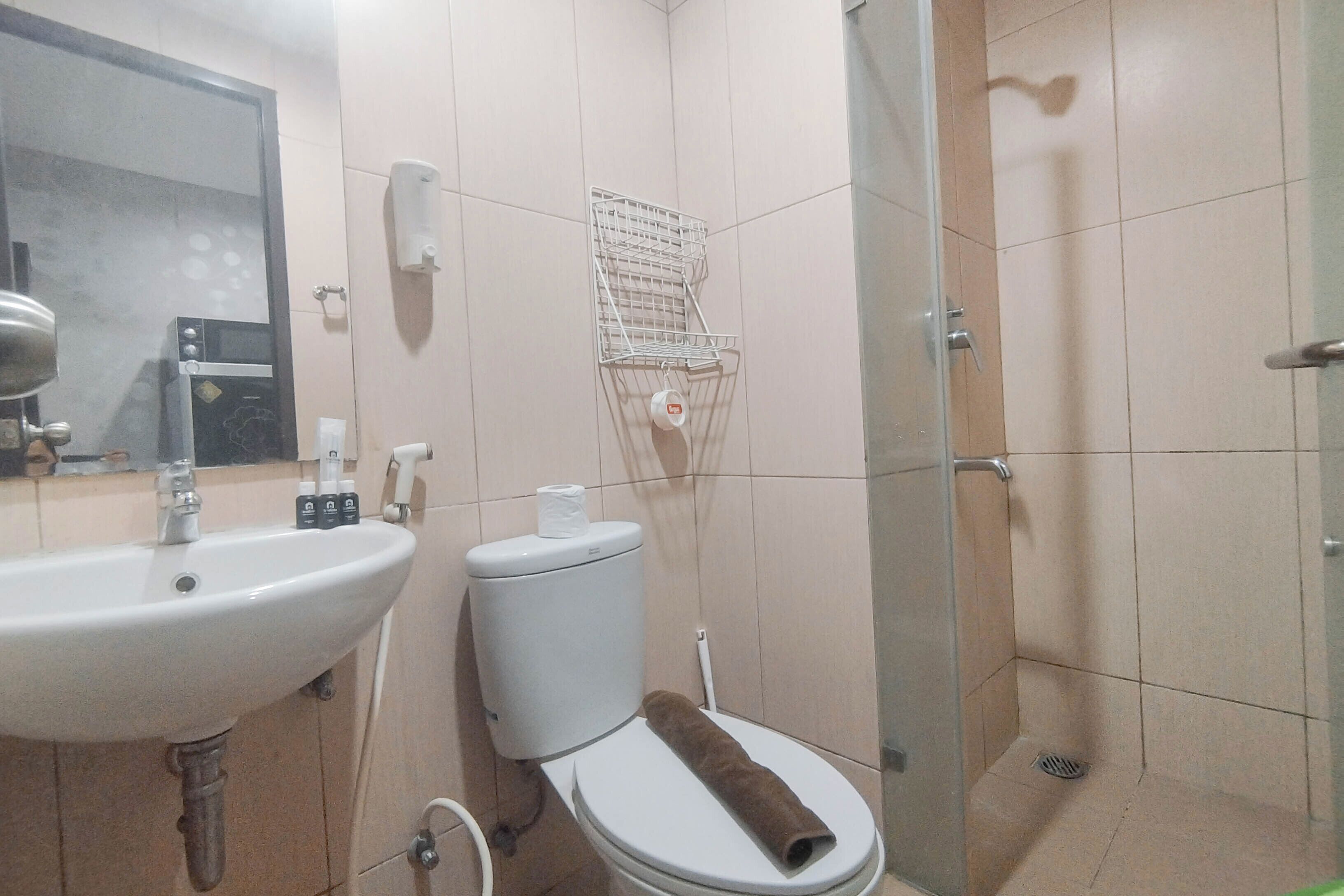 Apartamento | Banheiro | Chuveiro, produtos de toalete grátis, toalhas de banho 