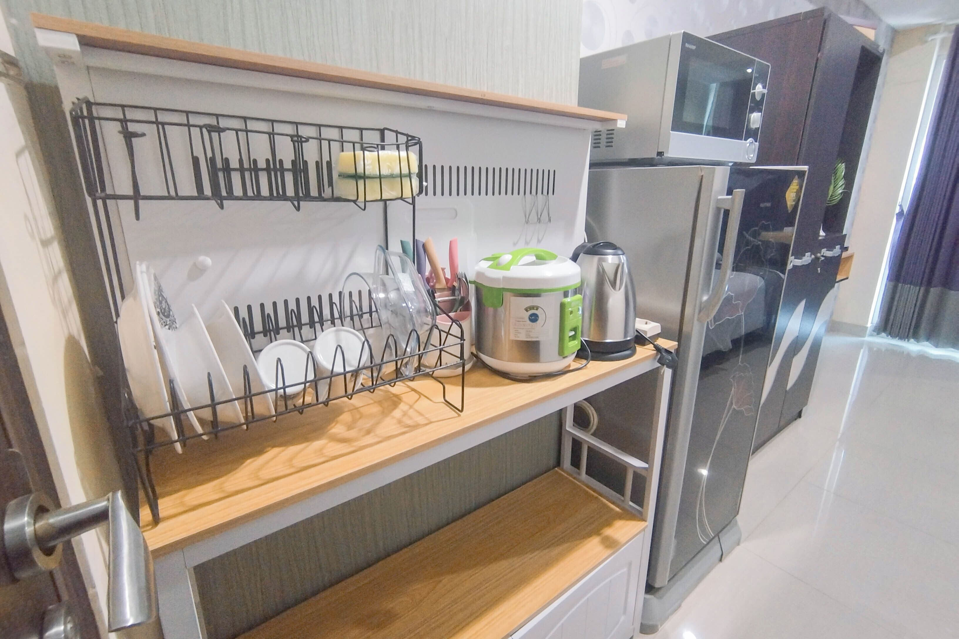 Apartamento | Cocina privada | Frigorífico, microondas, arrocera y utensilios de cocina