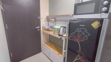 Apartment | Private kitchen | Fridge, microwave, rice cooker, cookware/dishes/utensils