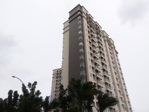 Exterior - 1Br Apartment Near President University At Mustika Golf Residence (Cikarang)
