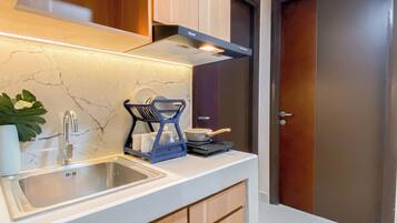 Apartment | Private kitchen | Fridge, stovetop, cookware/dishes/utensils