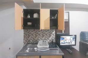 Apartamento | Cozinha privada | Geladeira, cooktop, talheres/pratos/utensílios de cozinha