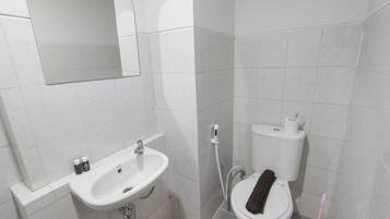 Apartemen | Kamar mandi | Shower, perlengkapan mandi gratis, dan handuk