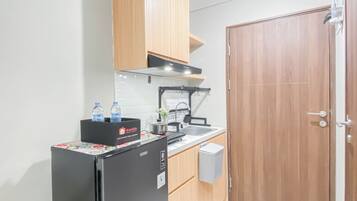 Apartment | Private kitchen | Fridge, stovetop, cookware/dishes/utensils