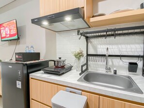 Apartment | Private kitchen | Fridge, stovetop, cookware/dishes/utensils