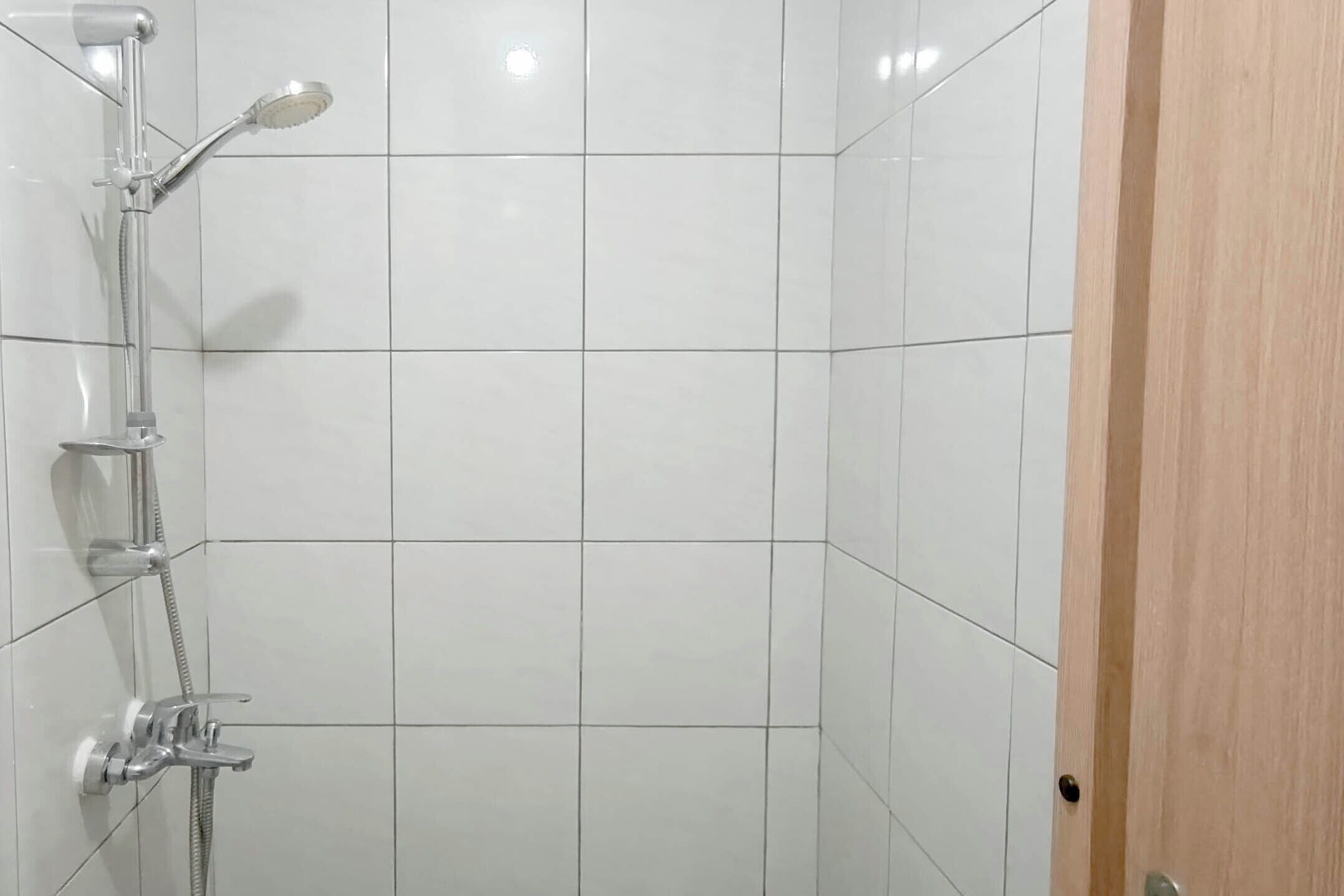 Leilighet | Bad | Dusj, toalettartikler (inkludert) og håndklær