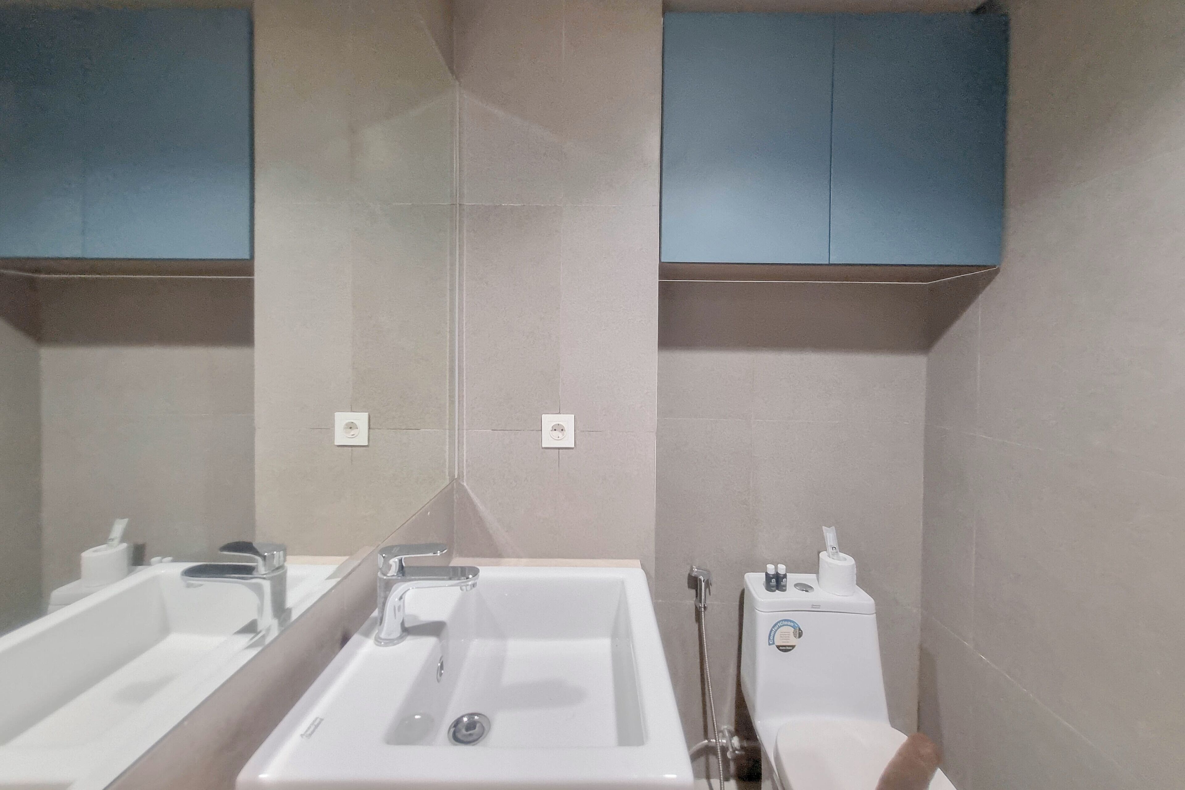 Apartment | Bathroom | Shower, free toiletries, towels