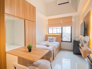 Apartment - Simple Look Studio Apartment At Evenciio Margonda Near Station (Depok)