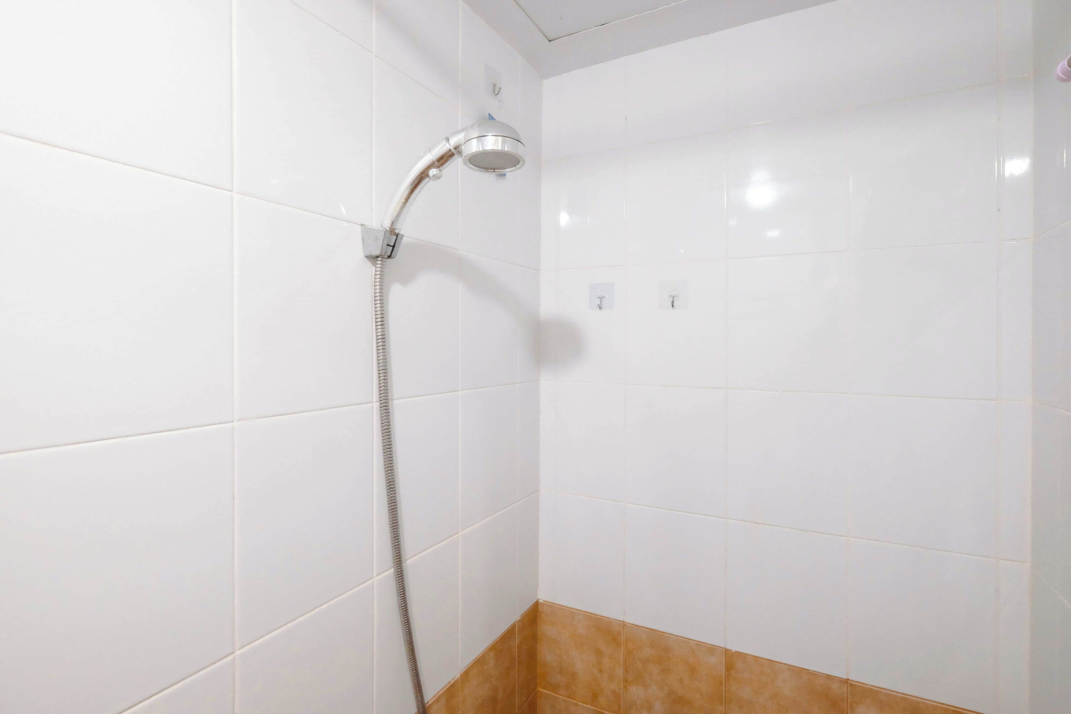 Leilighet | Bad | Dusj, toalettartikler (inkludert) og håndklær