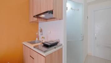 Apartment | Private kitchen | Fridge, stovetop, cookware/dishes/utensils