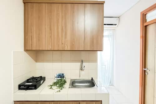 Apartment | Private kitchen | Fridge, stovetop, cookware/dishes/utensils
