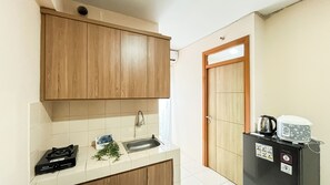 Huoneisto | Yksityinen keittiö | Jääkaappi, liesi, keittoastiat/astiat/ruokailuvälineet