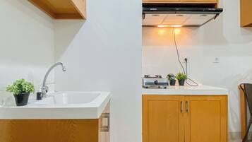 Apartment | Eigene Küche | Kühlschrank, Mikrowelle, Herdplatte, Kochgeschirr/Geschirr/Besteck