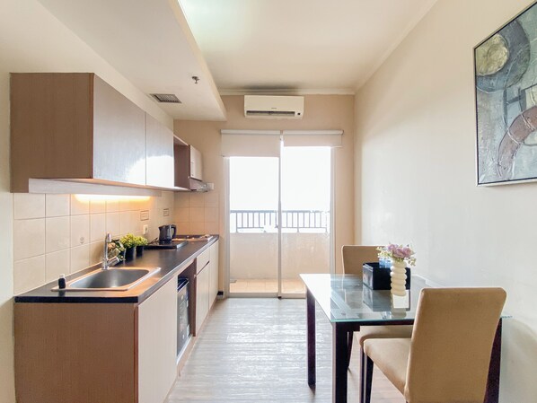 Apartment | Private kitchen | Fridge, stovetop, cookware/dishes/utensils
