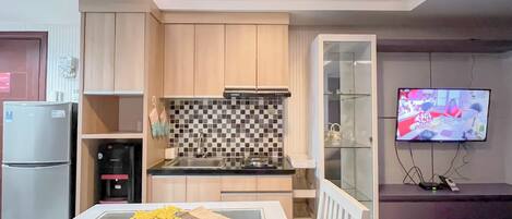 Apartment | Private kitchen | Fridge, stovetop, cookware/dishes/utensils