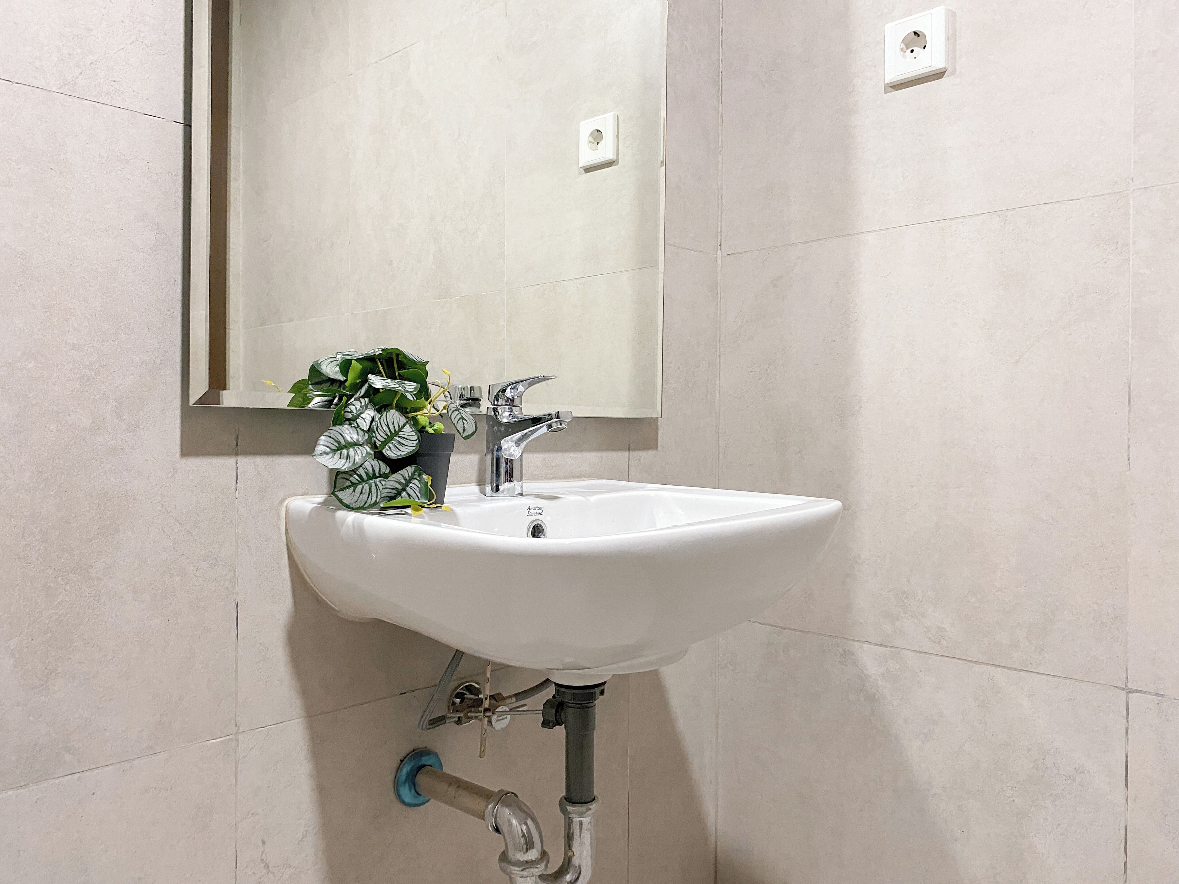 Apartment | Bathroom | Shower, free toiletries, towels