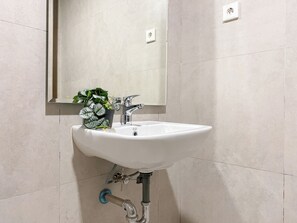 公寓 | 浴室 | 淋浴设施、免费洗浴用品、毛巾