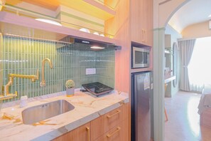 Leilighet | Eget kjøkken | Kjøleskap, kokeplater og kjøkkenutstyr