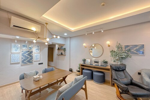 Modern Look With Wooden Accent 3Br At Kondominium Puncak Marina Apartment