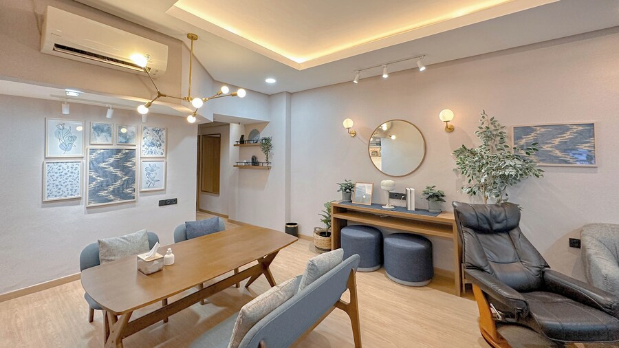 Modern Look With Wooden Accent 3Br At Kondominium Puncak Marina Apartment