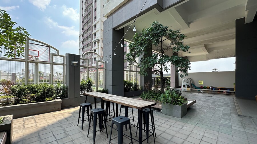 Modern Look With Wooden Accent 3Br At Kondominium Puncak Marina Apartment