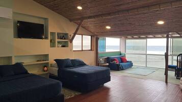 1 bedroom, free WiFi, bed sheets