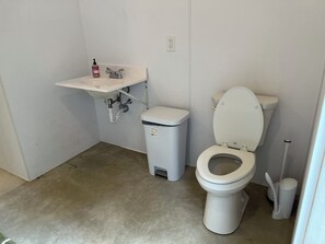 Shower, toilet paper - Yurt Oasis in the woods of Hinsdale, NH (Hinsdale)