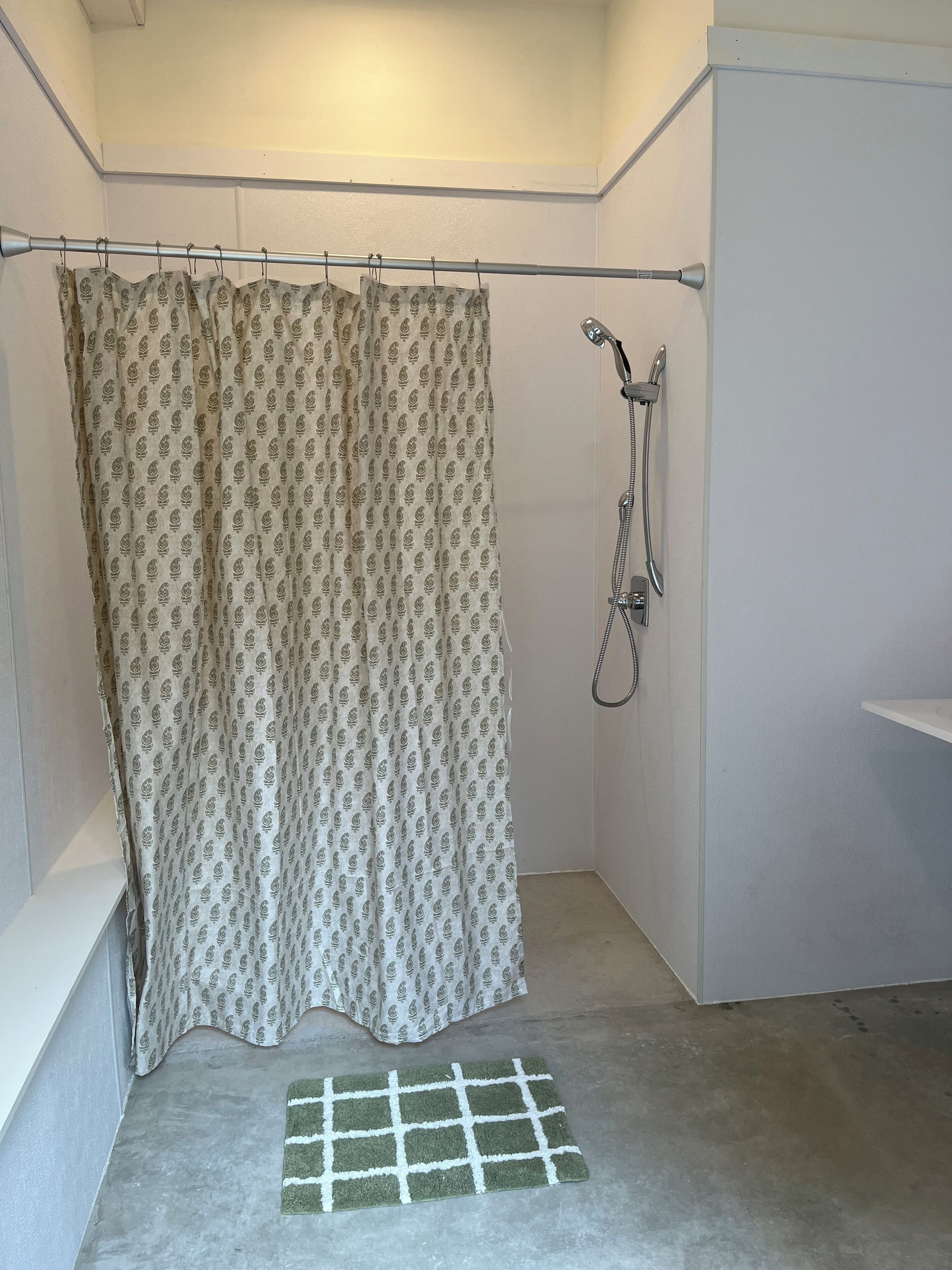 Shower, toilet paper