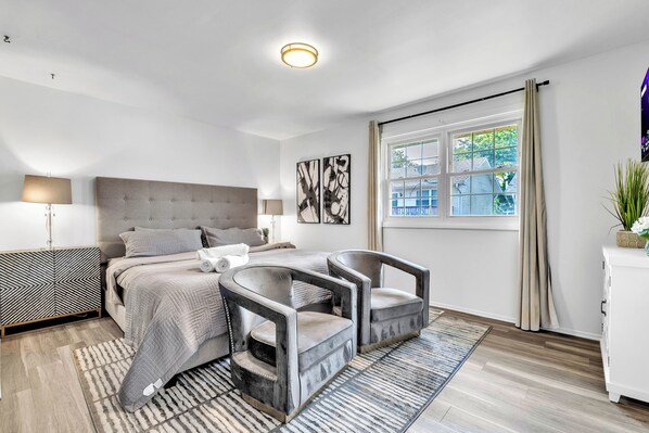 4 bedrooms, desk, iron/ironing board, free WiFi