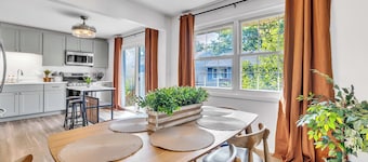 Modern Spacious 4BR Home Near Chicago • Sleeps 10 • Family & Pets Friendly