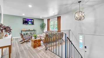 4 bedrooms, desk, iron/ironing board, free WiFi