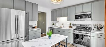 Modern Spacious  4BR Home Near Chicago • Sleeps 10 • Family & Pets Friendly