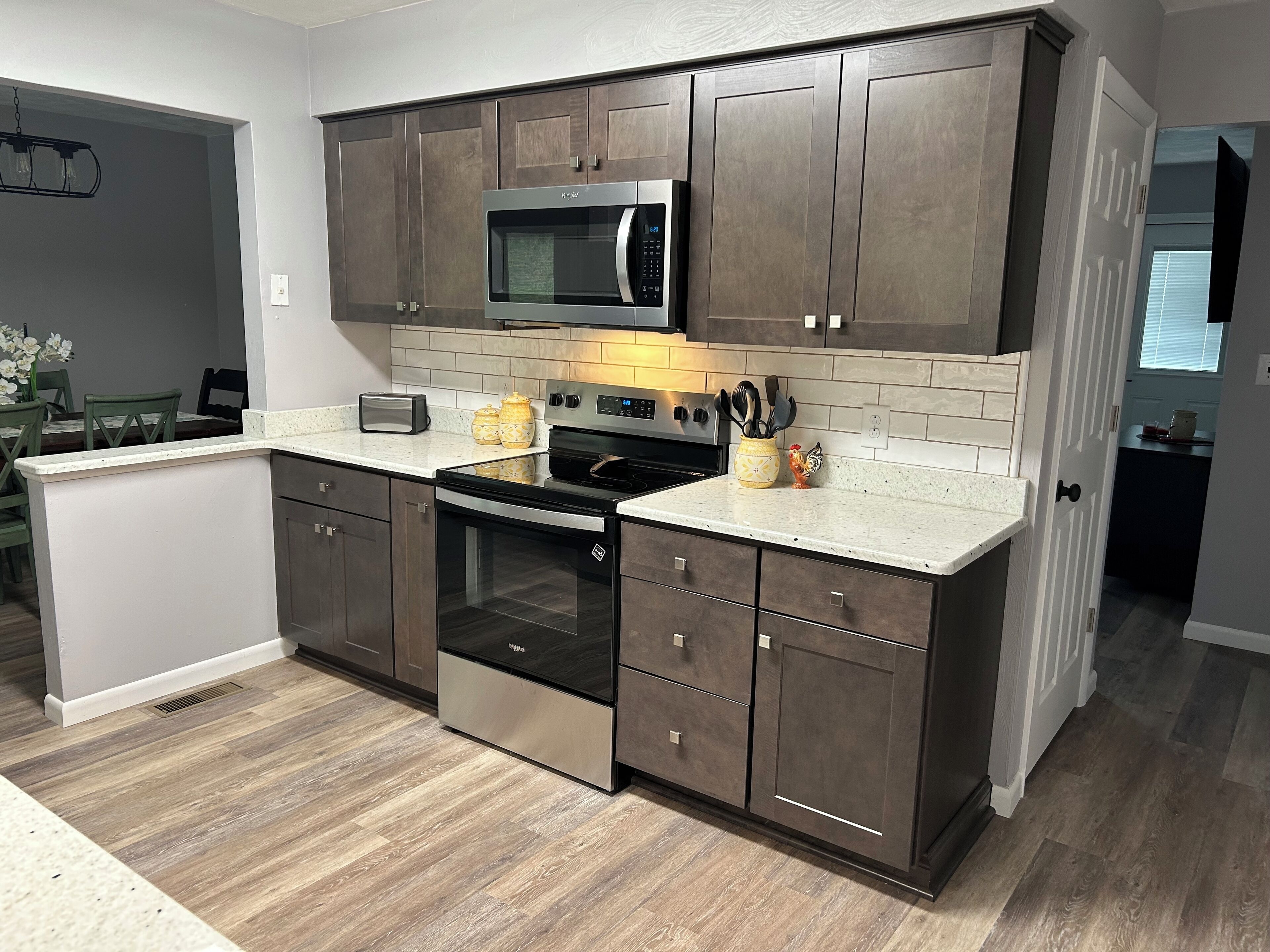 Micro-ondes, four, plaque de cuisson, lave-vaisselle