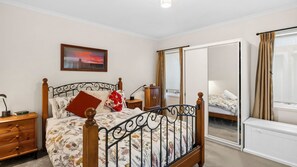4 bedrooms, WiFi, bed sheets