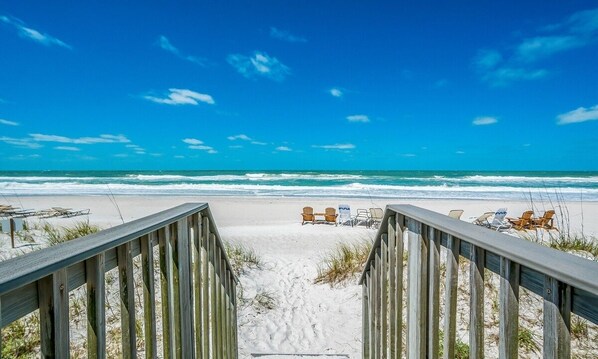 Chaise longue, serviettes de plage