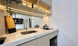 Private kitchen - Gaia Residence, Gamuda Gardens Rawang by Sleepy Bear (Rawang)