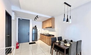 Dining - Gaia Residence, Gamuda Gardens Rawang by Sleepy Bear (Rawang)