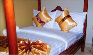 Deluxe Double Room | In-room safe, desk, iron/ironing board, free WiFi