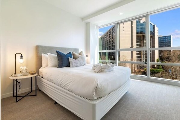 Room - Chic Central Apt with Gym and Pool by Zodiak Stays (Auckland)