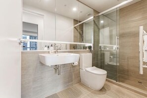 Room - Chic Central Apt with Gym and Pool by Zodiak Stays (Auckland)