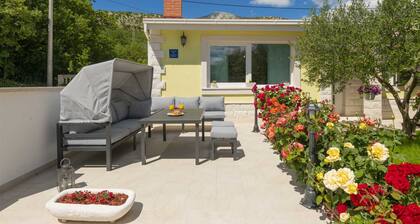 Holiday Home Maslina Close to Beaches
