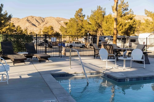 Shasta Trailer: Vintage Charm, Modern Comfort Pool