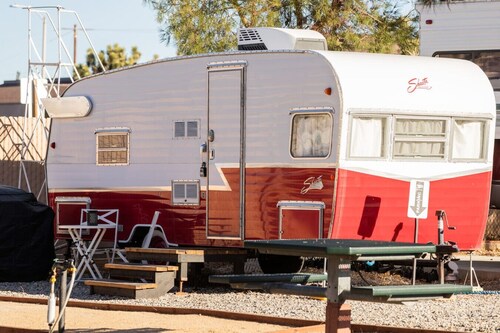 Shasta Trailer: Vintage Charm, Modern Comfort Pool
