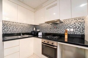 Studio Deluxe | Bếp riêng | Tủ lạnh, lò vi sóng, lò nướng, bếp nấu